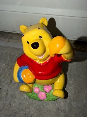 Winnie the Pooh 🍯 🐝 Ceramic Figurine - Yellow & Red PIGGY BANK MONEY SAVER